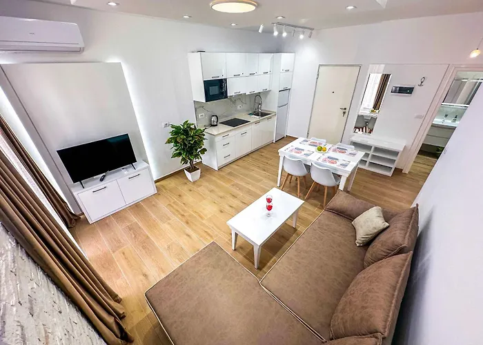 Sea Pearl Retreat F69 * Golem (Tirana)