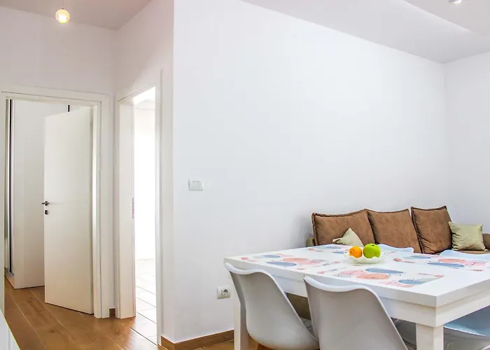 Sea Pearl Retreat F69 *