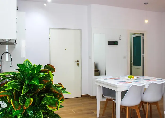 Sea Pearl Retreat F69 Golem (Tirana)